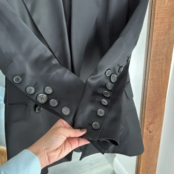 RŪH Button Detailed Cady Blazer - Picture 6 of 8